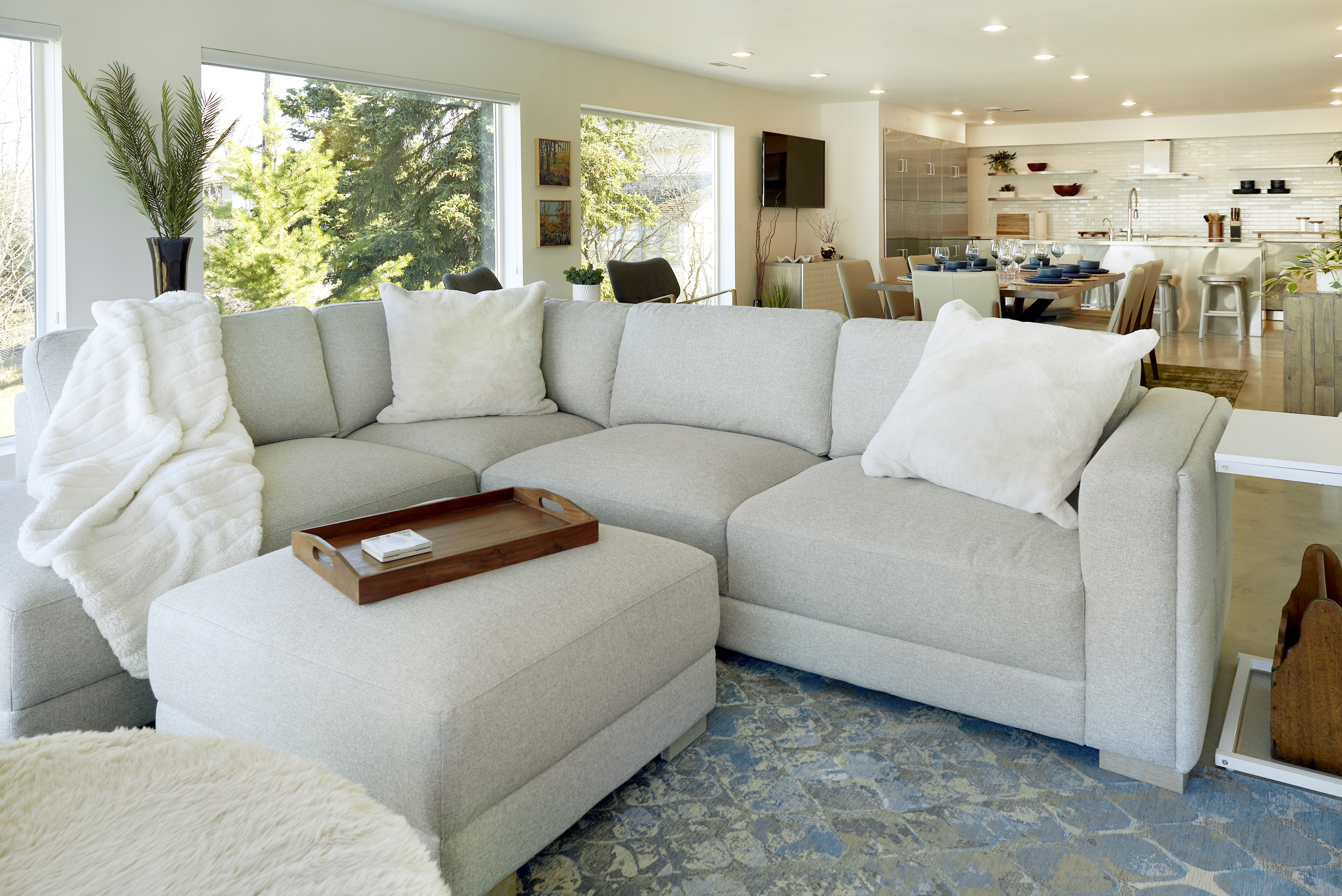 Three bedroom penthouse with one bathroom, full kitchen, and stunning views of Anchorage.