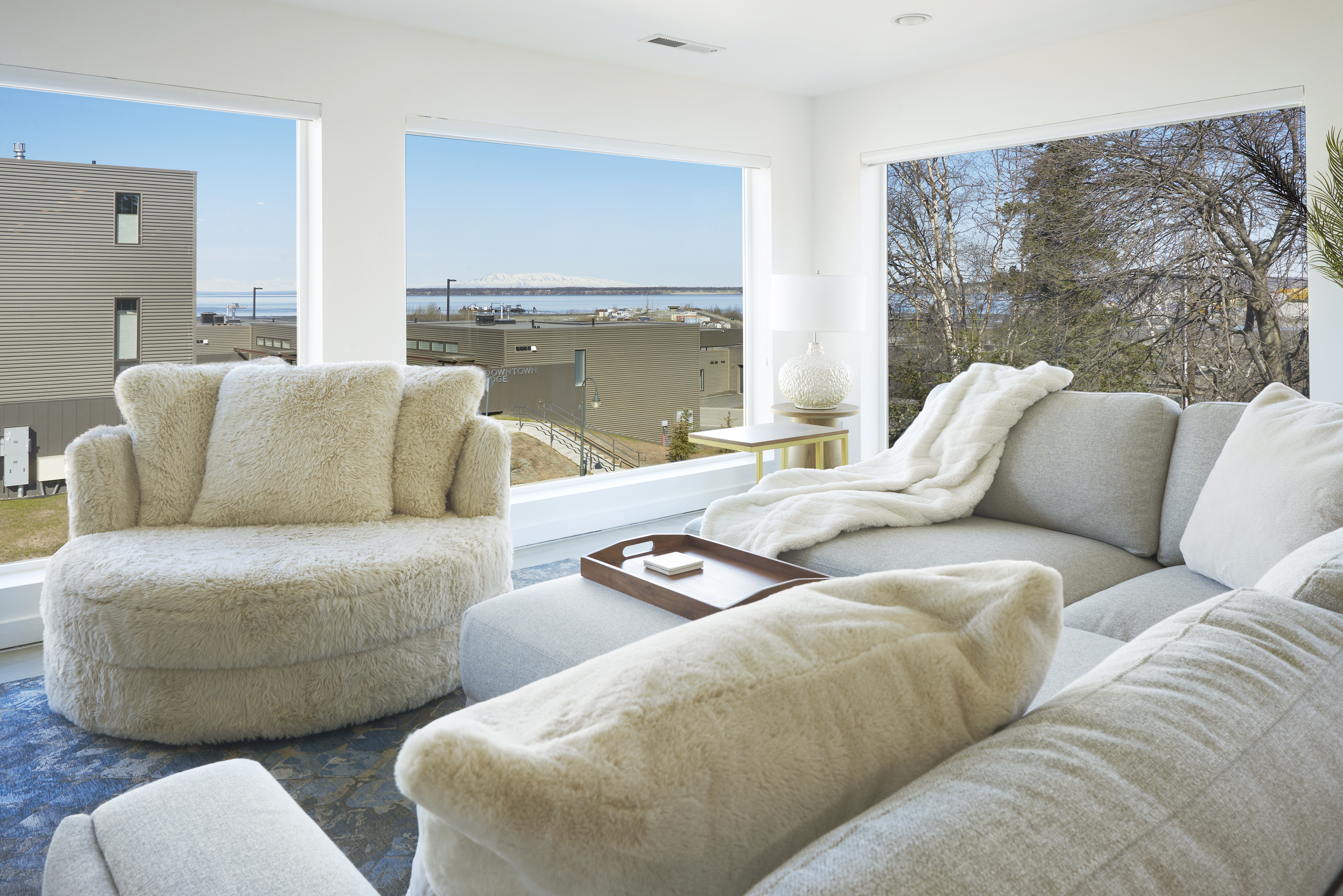 Three bedroom penthouse with one bathroom, full kitchen, and stunning views of Anchorage.