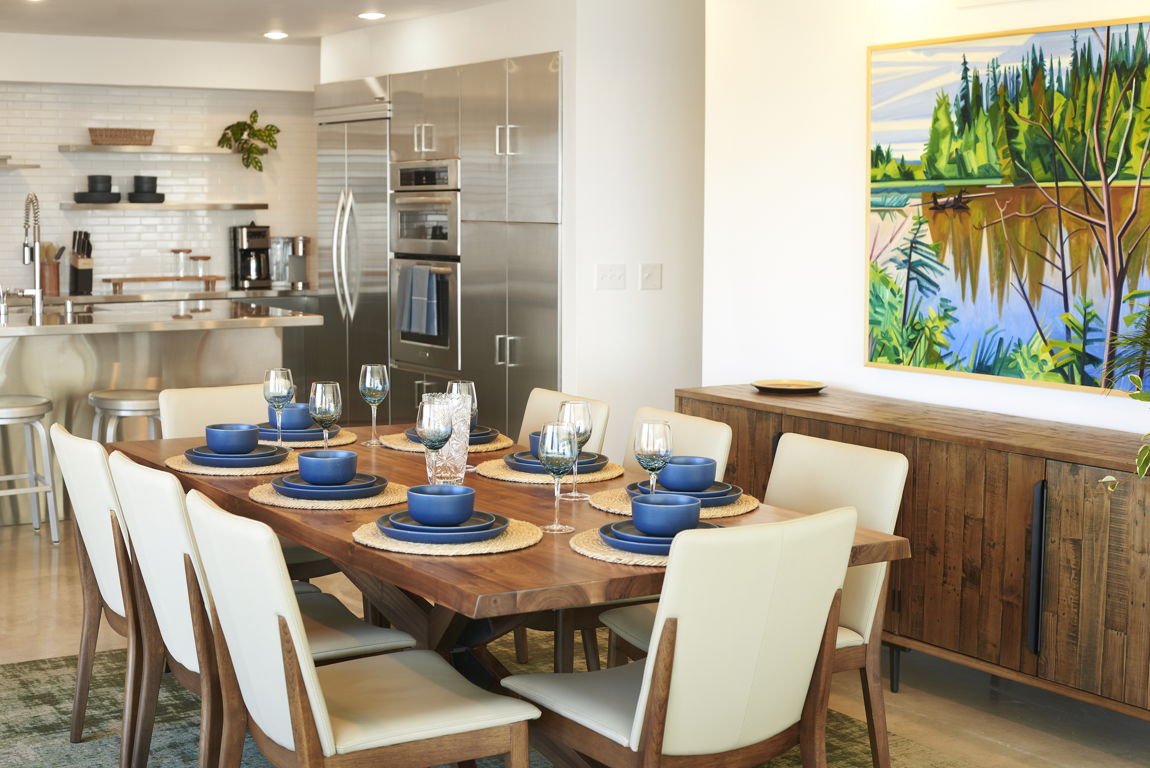 Three bedroom penthouse with one bathroom, full kitchen, and stunning views of Anchorage.