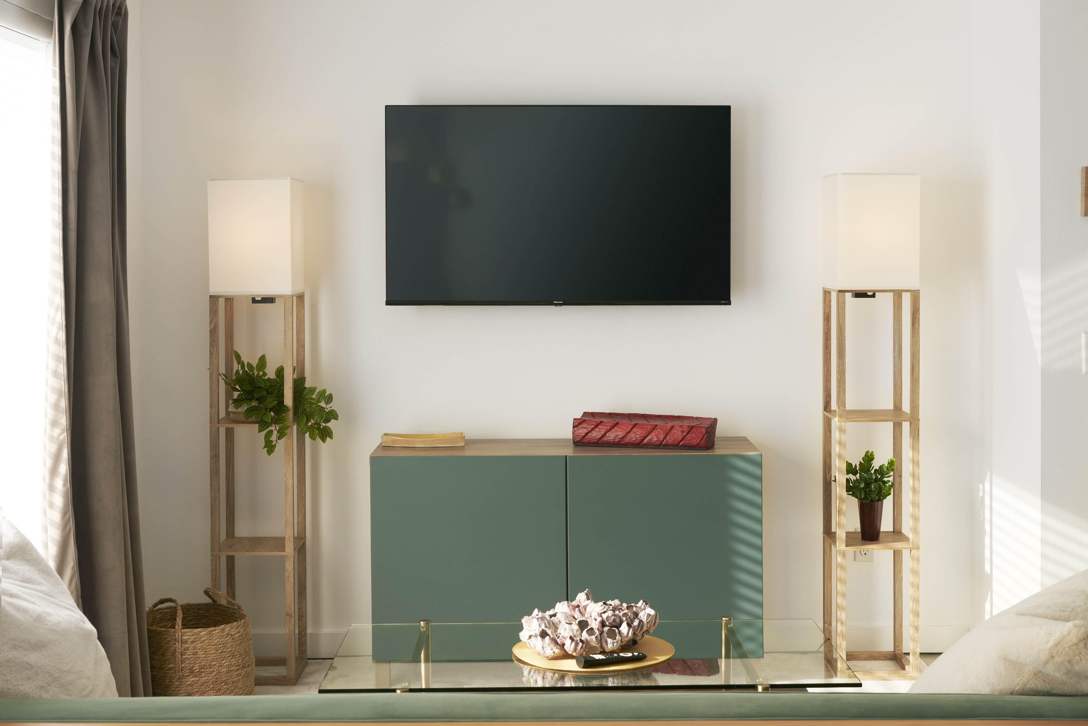 One queen bed with detached private bathroom.