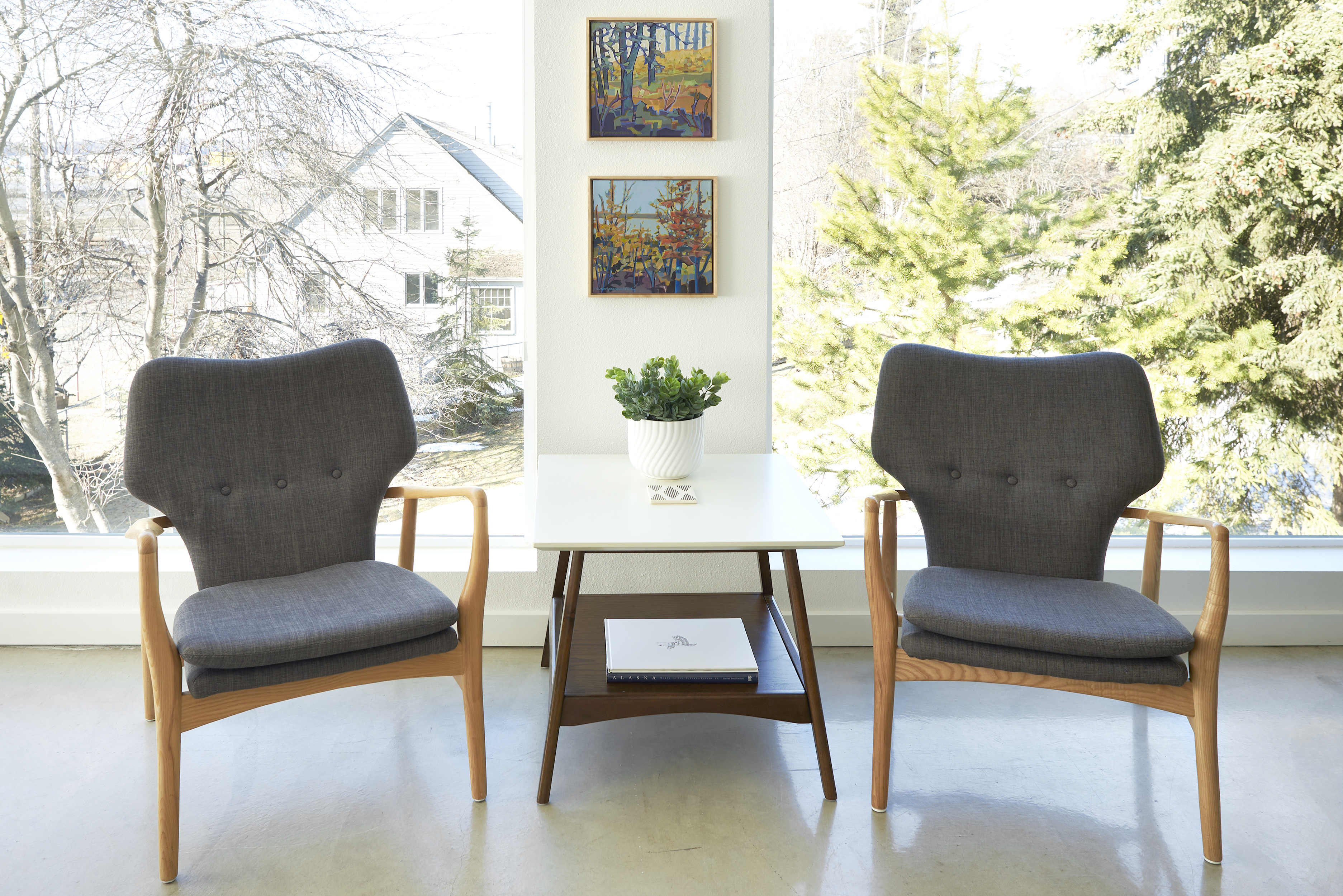 Three bedroom penthouse with one bathroom, full kitchen, and stunning views of Anchorage.