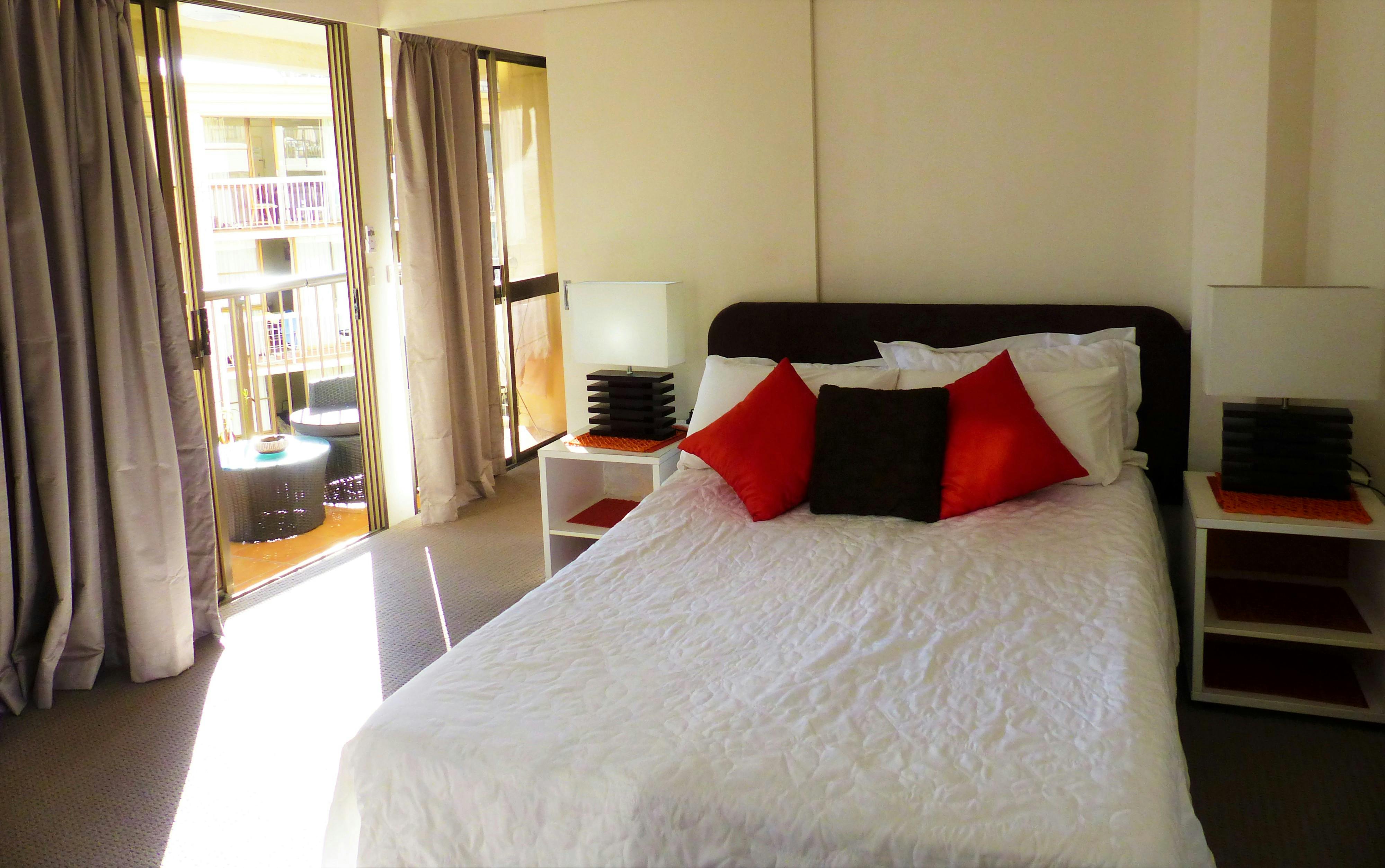 one bedroom apartment, surfers paradise, ocean view, surfers paradise, gold coast, queensland, australia