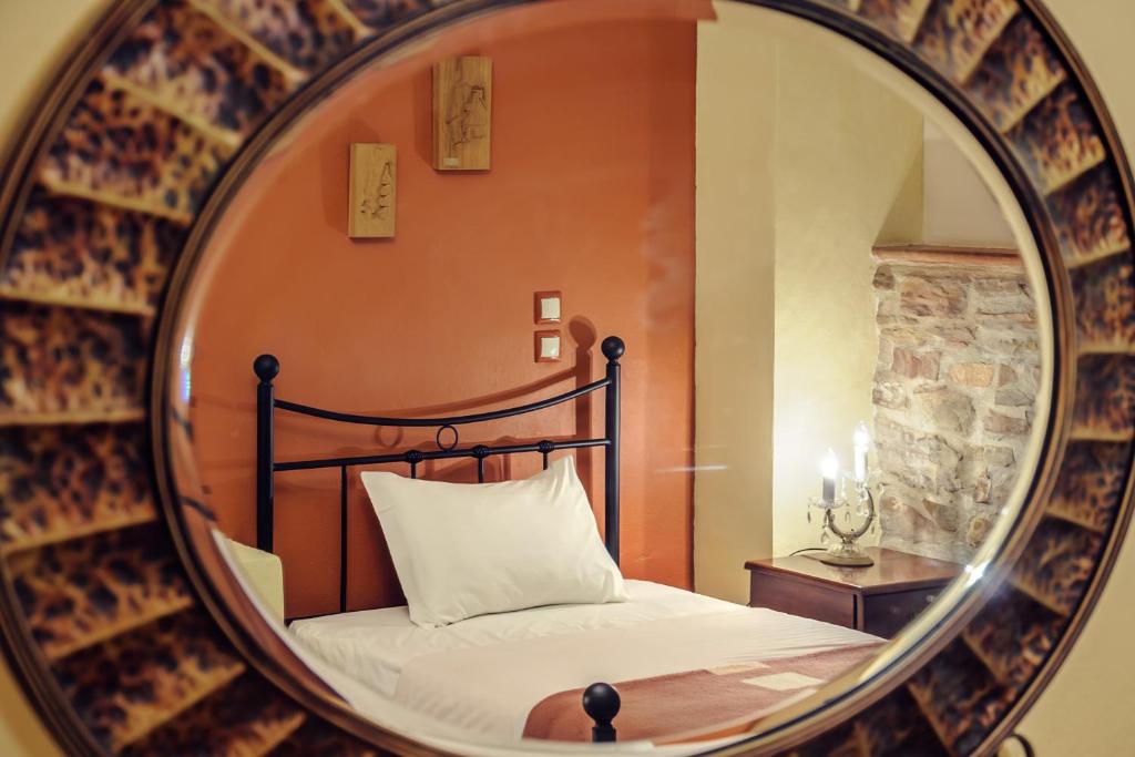 Υπνοδωμάτιο Σουίτας Ισογείου με δυο μονά κρεβάτια Ground floor Two Bedroom Suite with two single beds