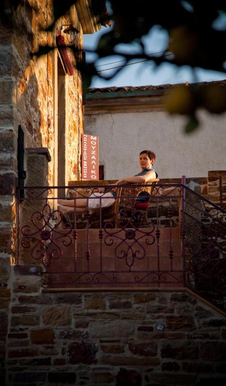 Ιδιωτικό μπαλκόνι με θέα τη πεδιάδα και τους δρόμους του Κάμπου, στη Σουίτα του 1ου ορόφου Superior's Suite private balcony