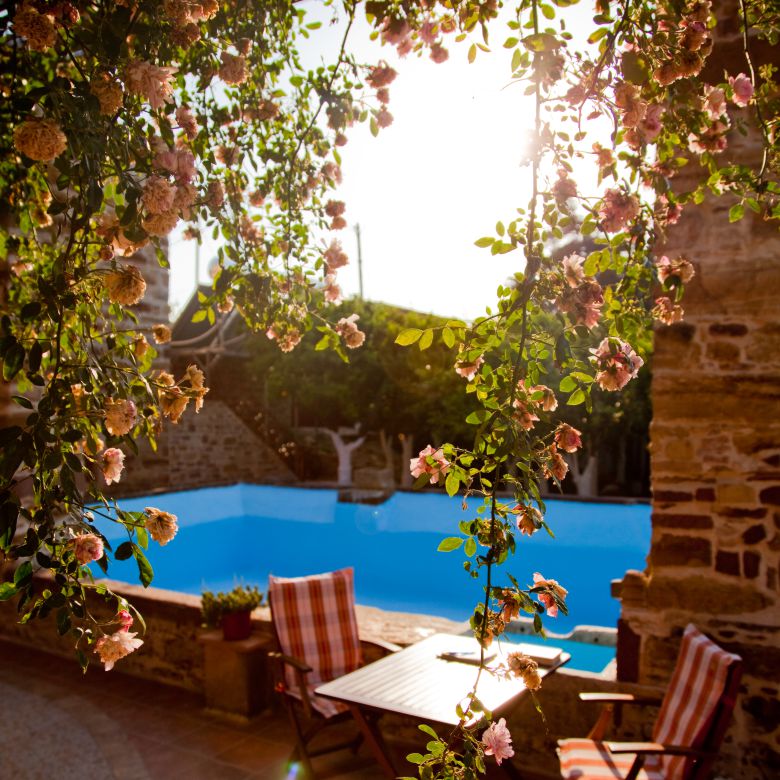 H παραδοσιακή στέρνα για το πότισμα του περιβολιού The traditional cistern used for watering the orange orchad.