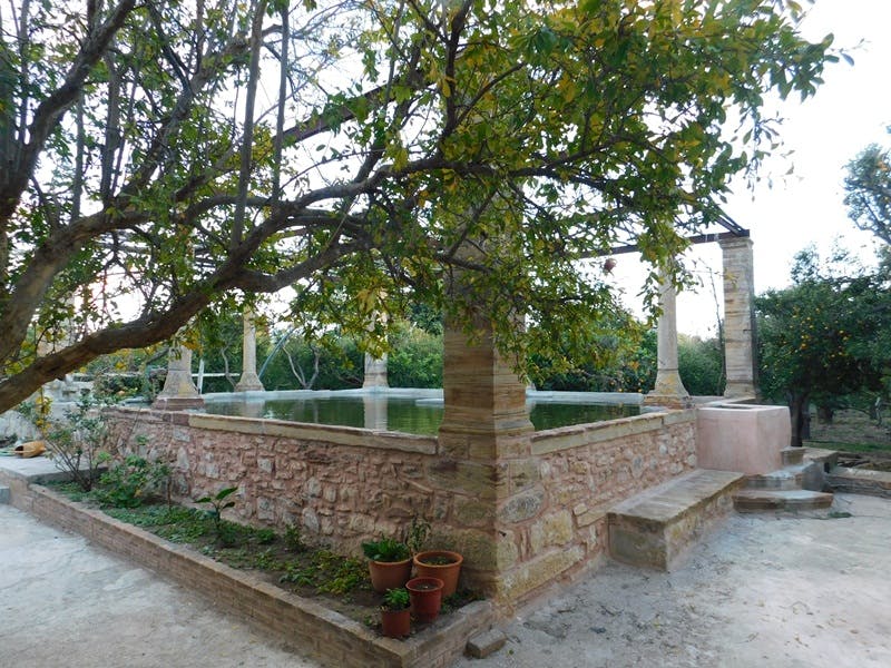 Αρχοντικό Κουφοδόντη, παραδοσιακή στέρνα Koufodontis Mansion featuring traditional cistern