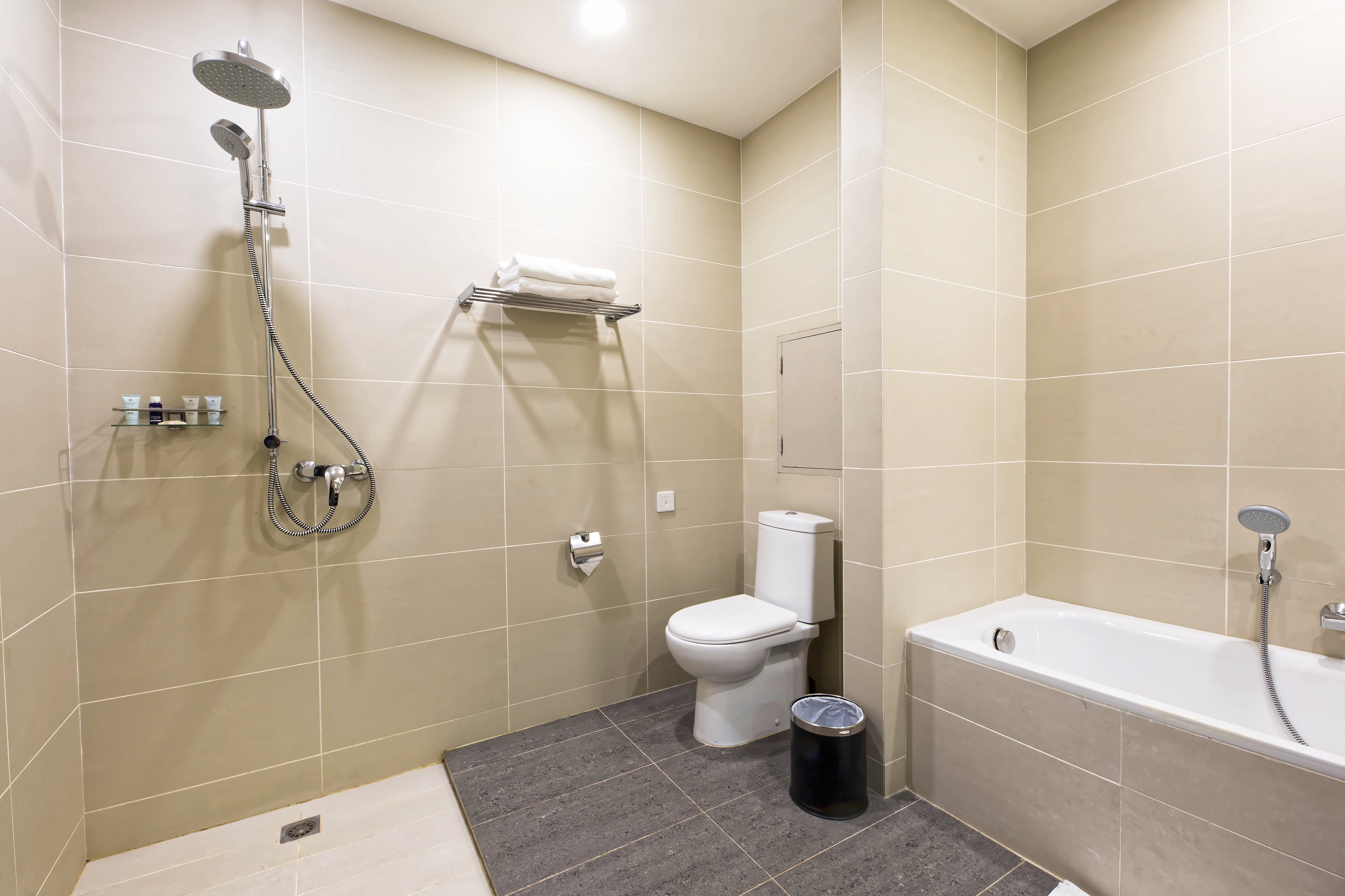 Salle de bain de la suite junior de l'hôtel San Cristobal Antananarivo Madagascar