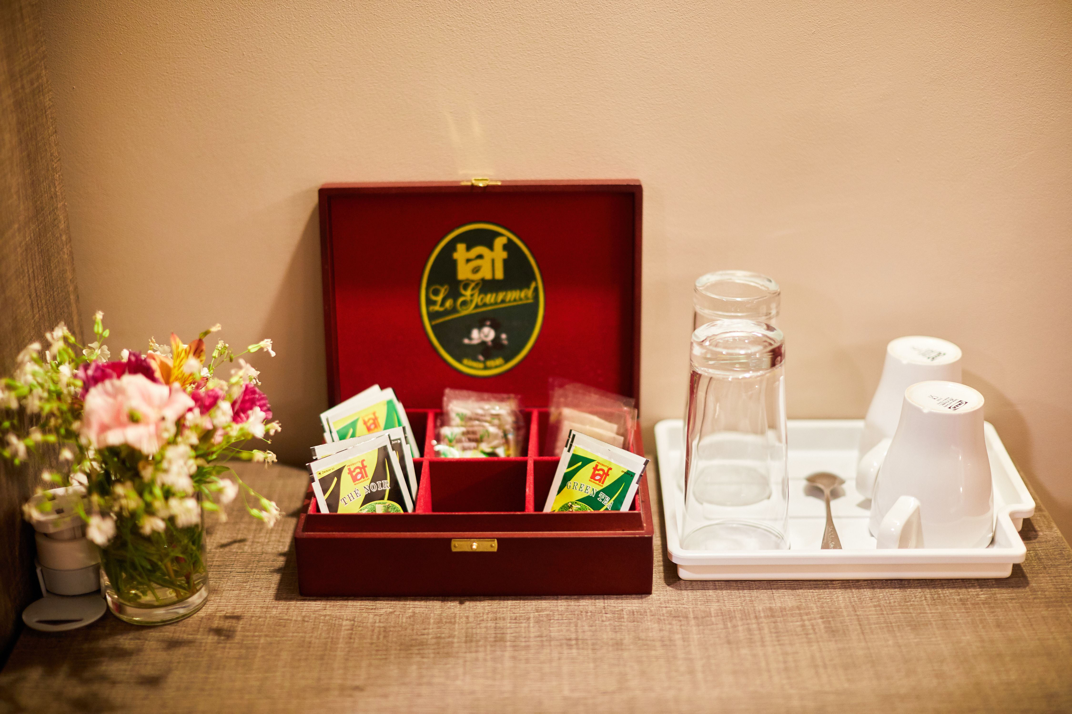 Plateau de courtoisie dans les chambres de l'hôtel San Cristobal à Ivato, Antananarivo