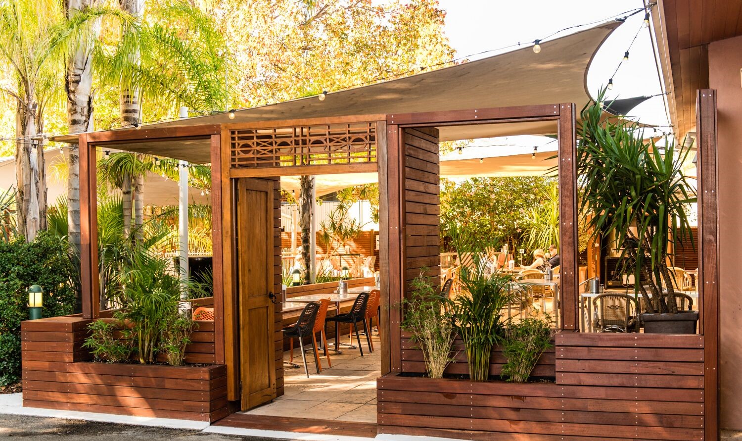 Relaxed alfresco dining with kid friendly playground