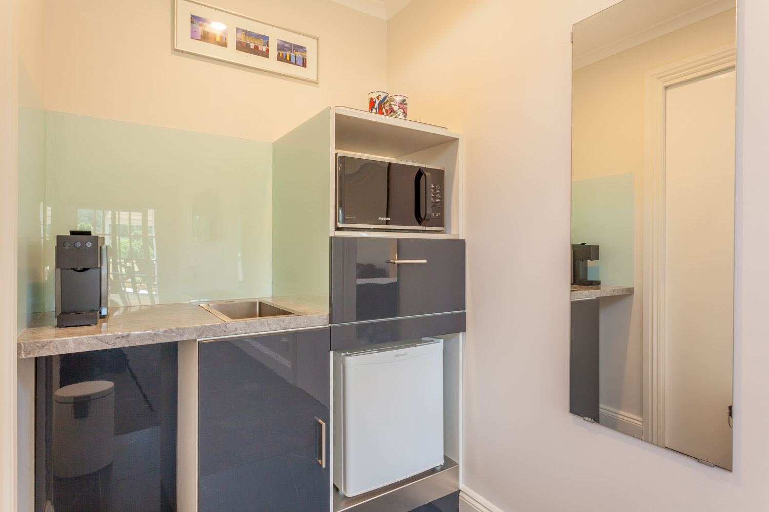 Superior King Studio kitchenette