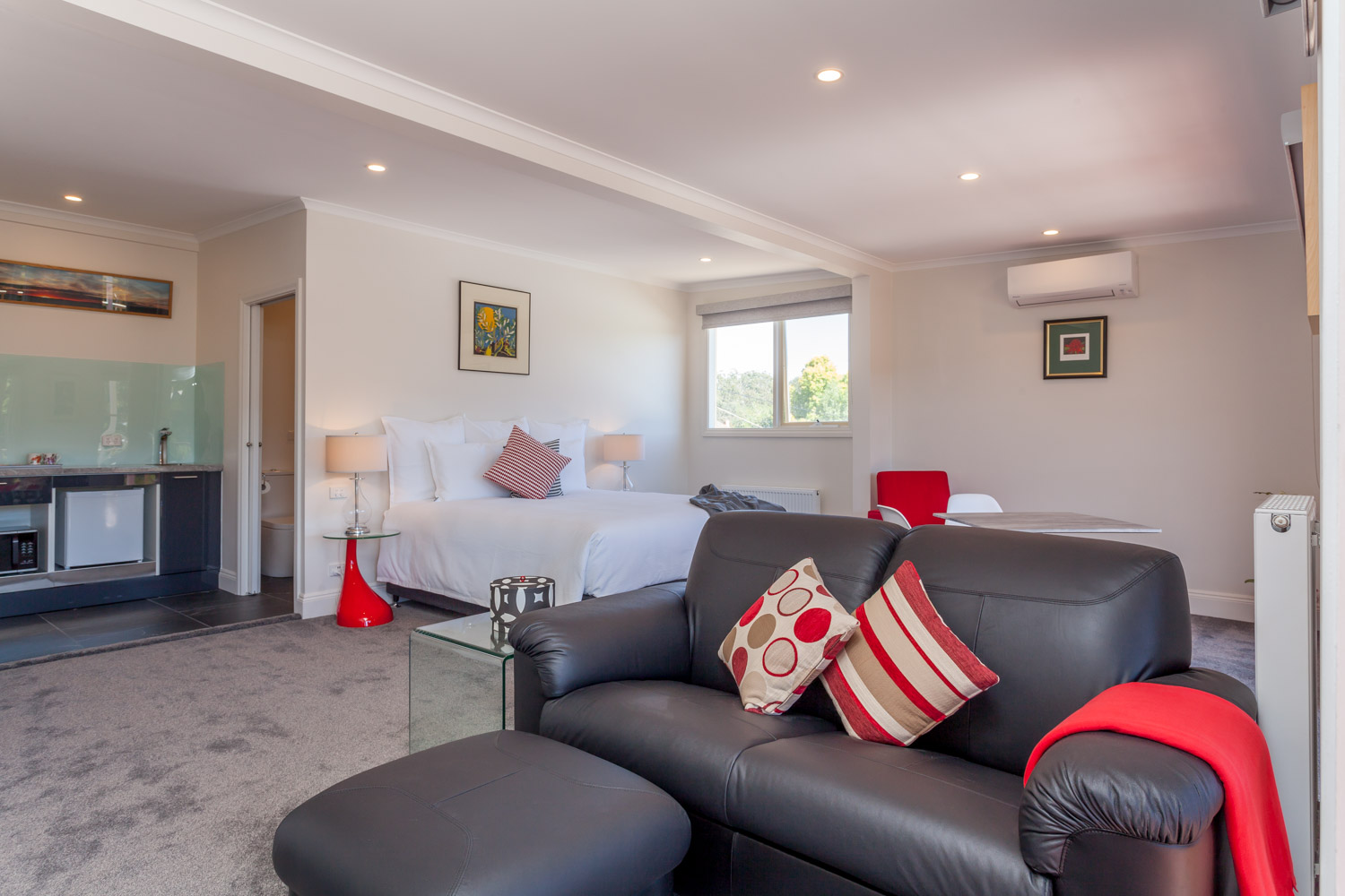 Seating in Deluxe King Studio 1