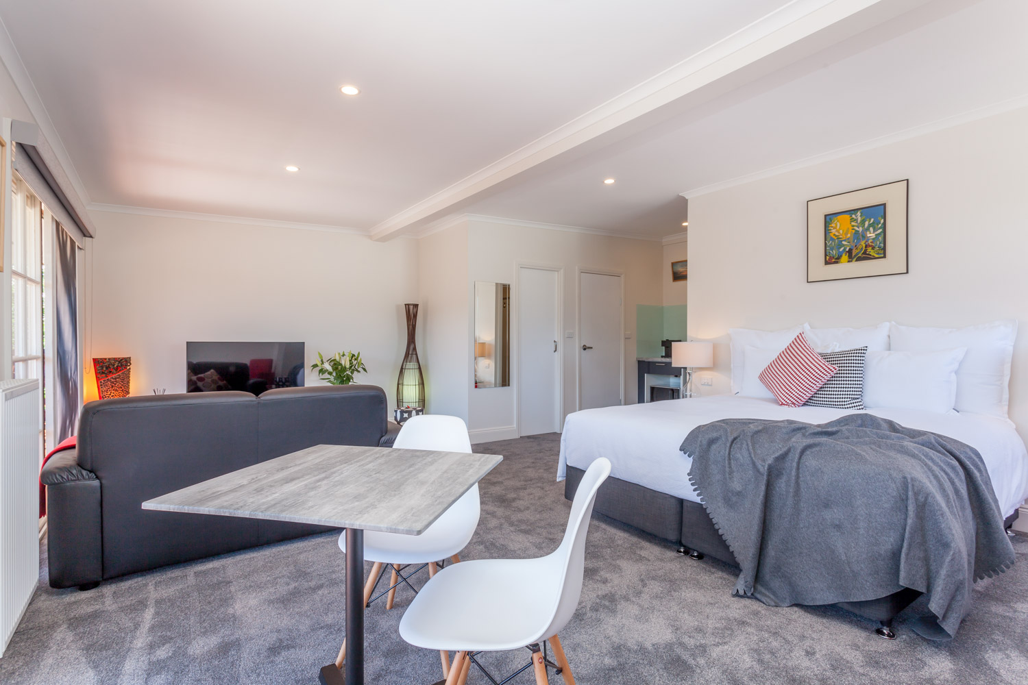 Dining in Deluxe King Studio 1