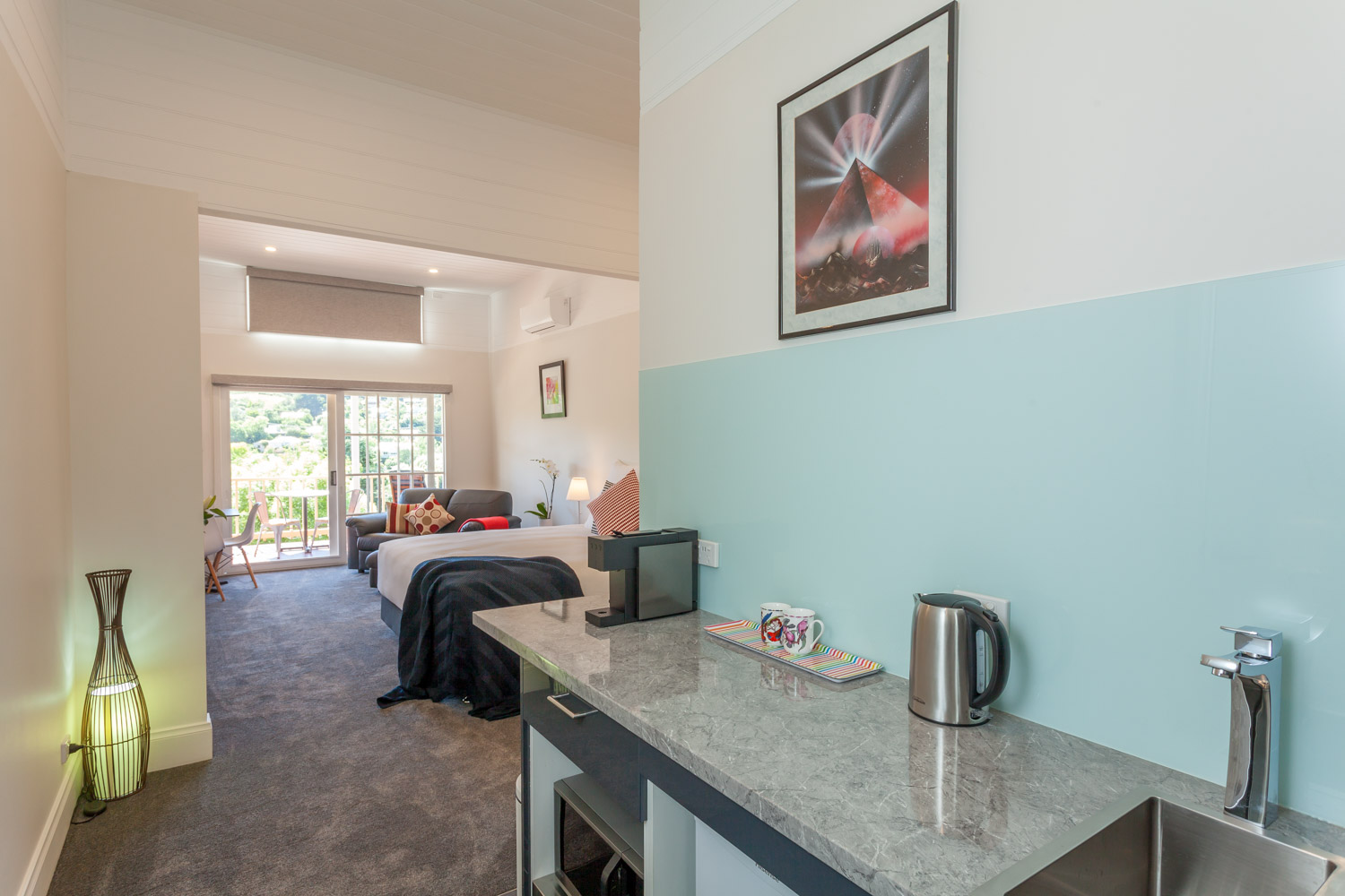 Deluxe King Studio kitchenette