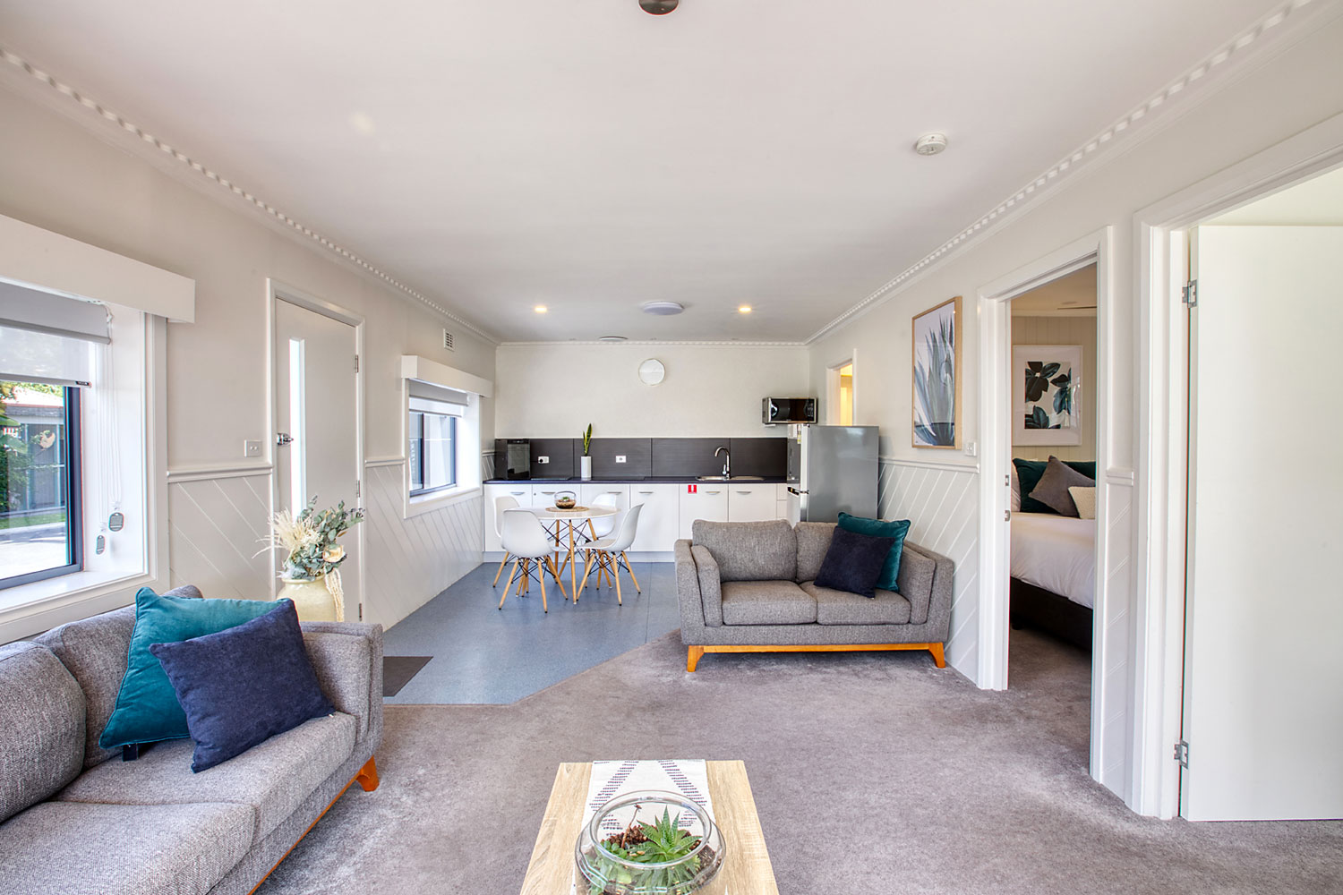 Harbour View Apartment Living area and Kitchenette.