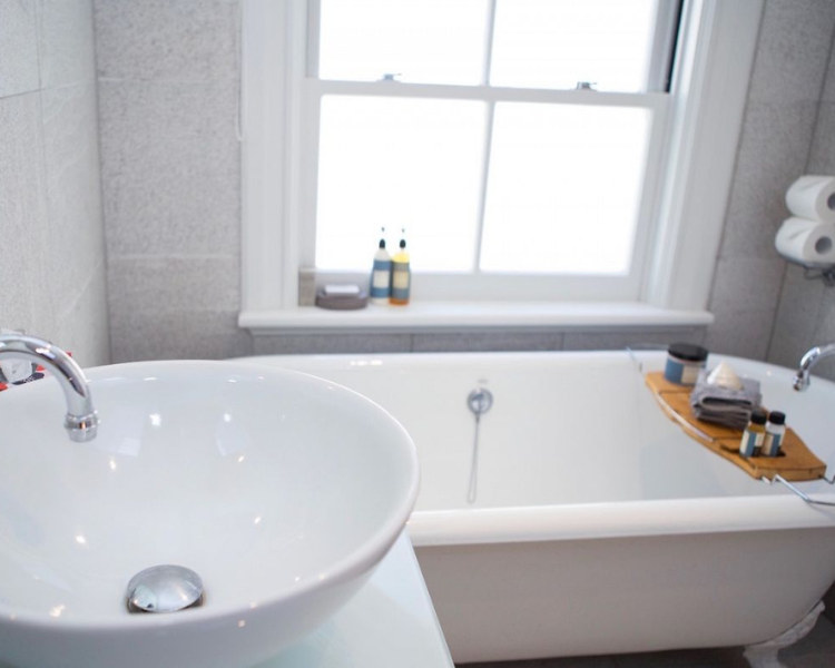 Ensuite bathroom - Atrium Suite, 970 Lonely Bay Lodge