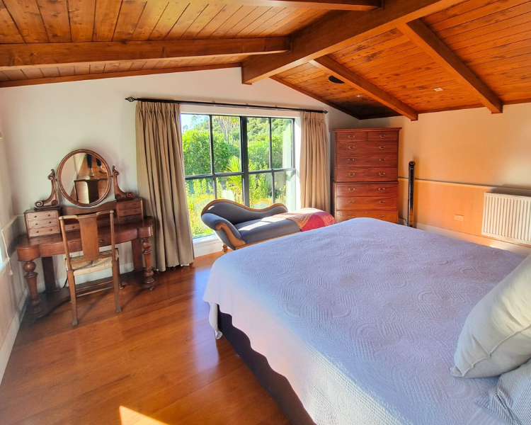 Upstairs bedroom - The Barn, 970 Lonely Bay Lodge