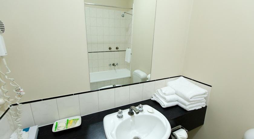 Ballarat accomodation – Standard bathroom