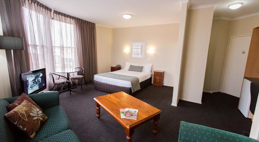 Ballarat accommodation – Executive queen room with spa bath