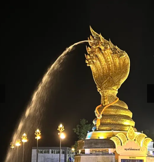 ลานพญาศรีสัตตนาคราช แลนด์มาร์คแห่งจังหวัดนครพนม