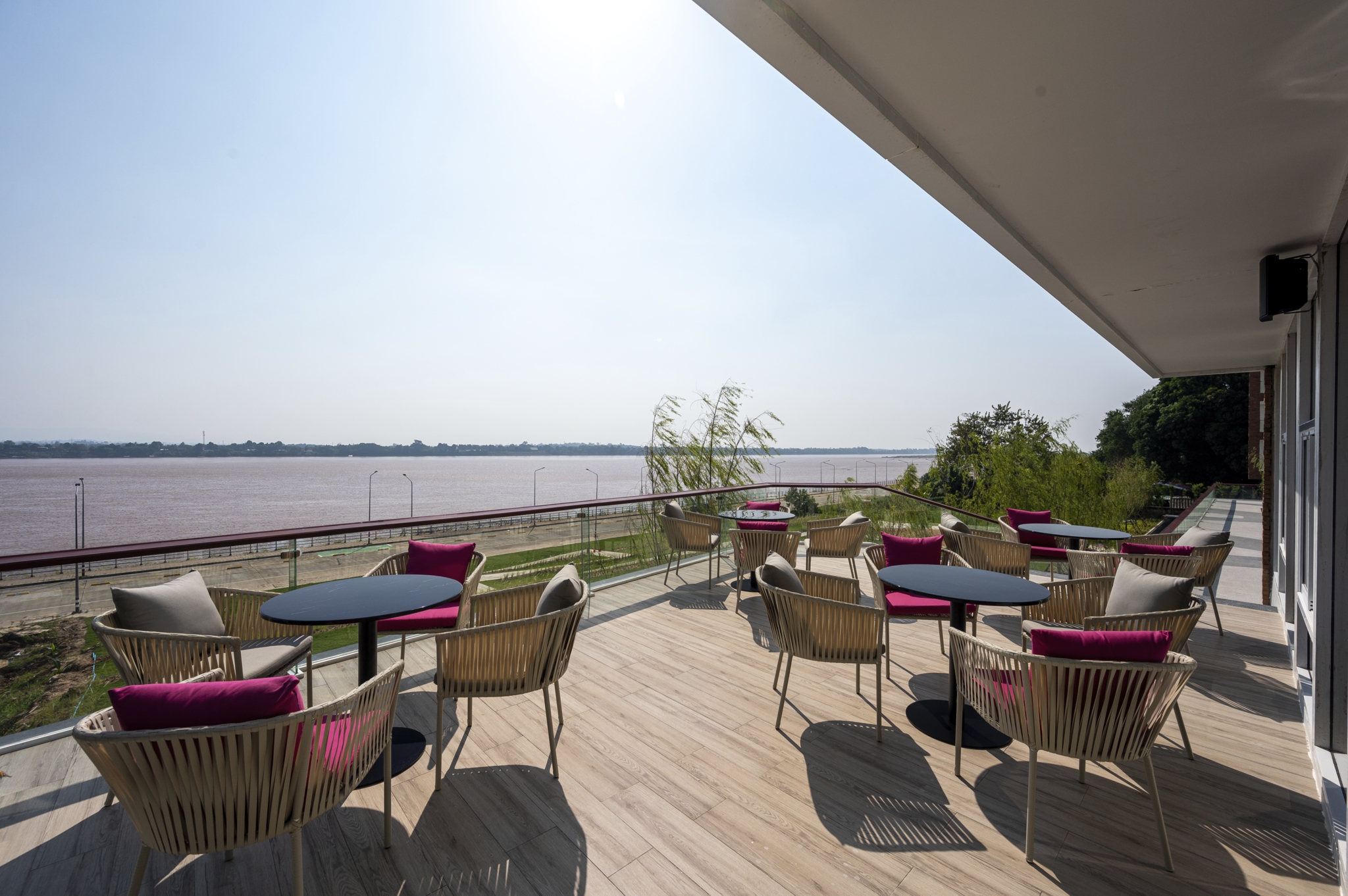 Yham Arun - VELA Dhi Nakhon Phanom