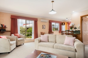 Kirby Cottage - Lounge room with 55" LCD TV