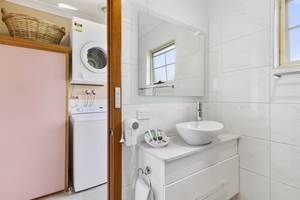 2 bedroom cottage bathroom and private laundry