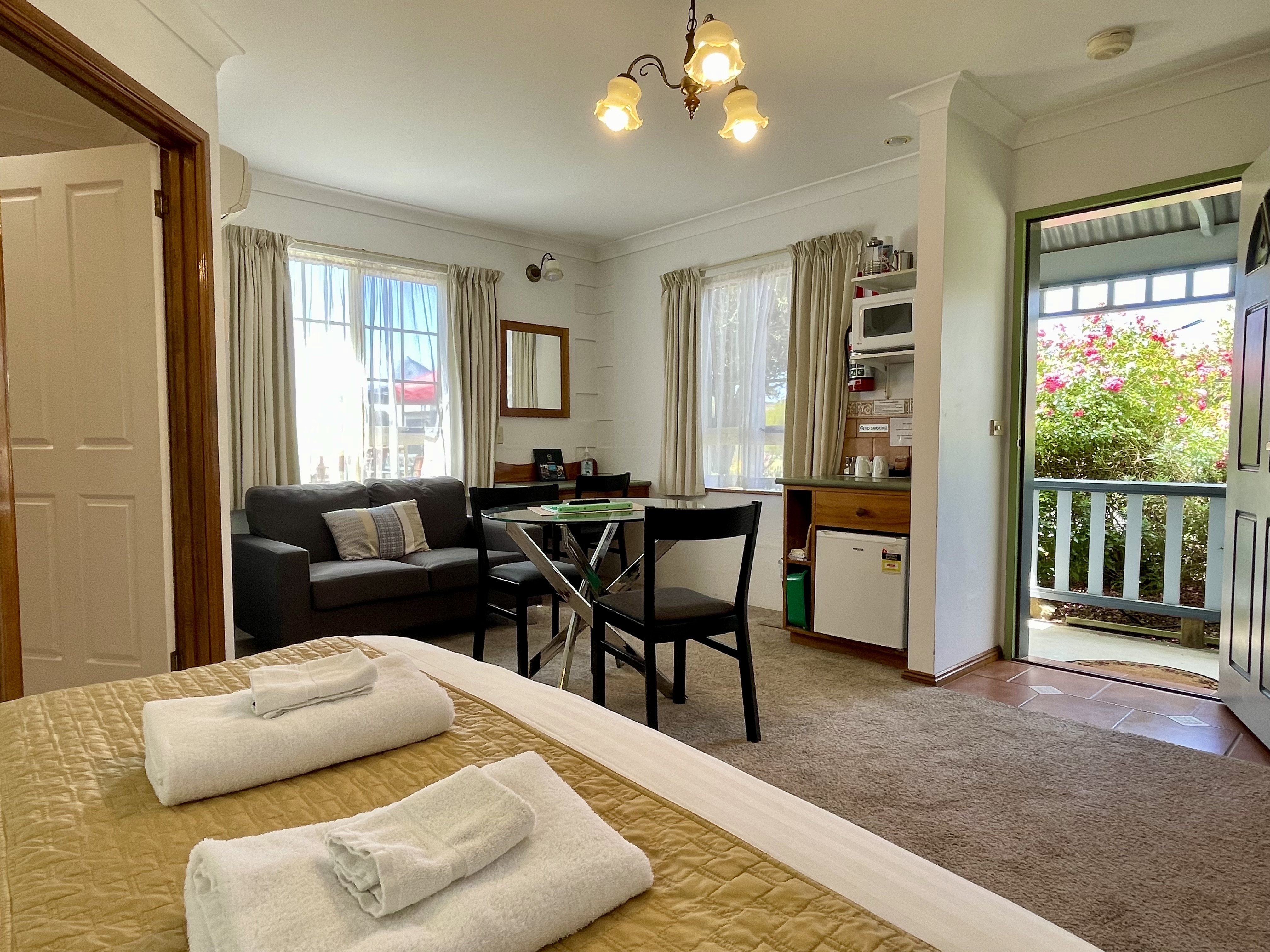 Lodge Queen Suite 2