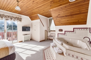 Bayview Attic spa bedroom with TV and 2 person spa