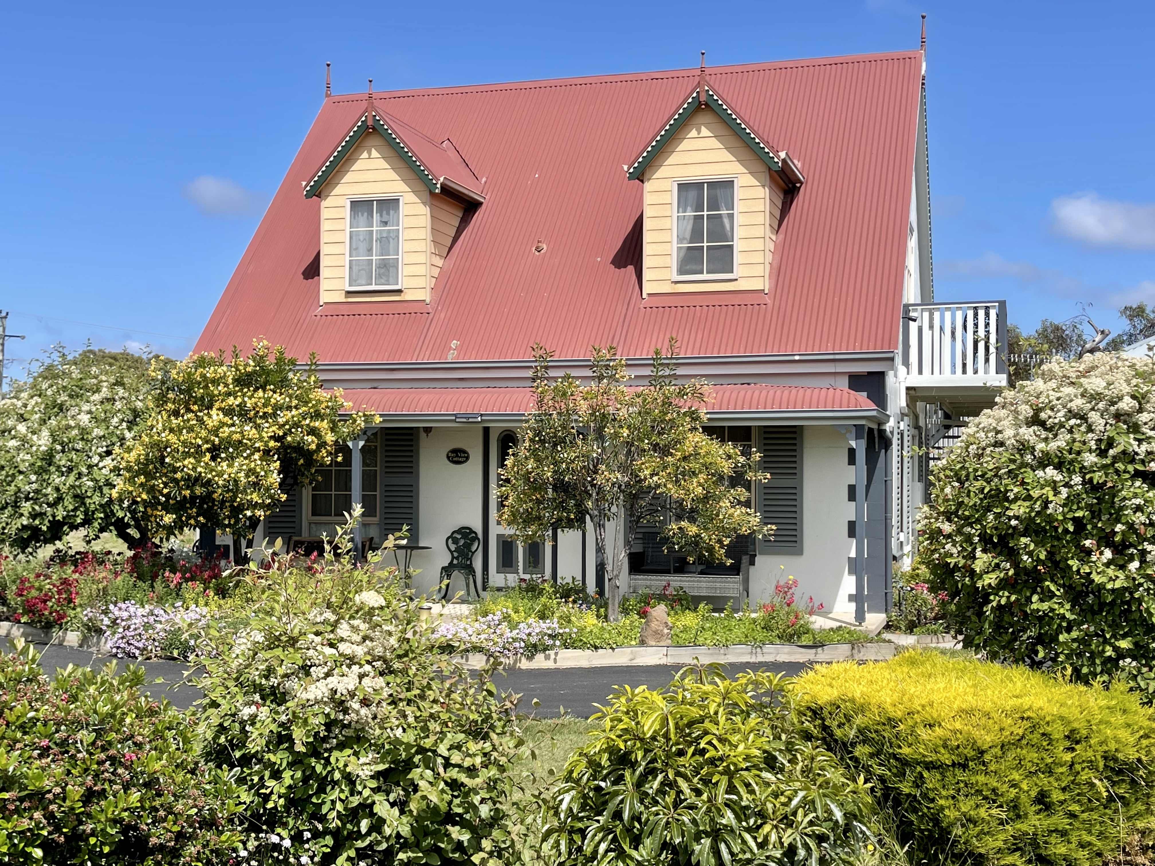 Bayview Attic Spa 3 bedroom cottage.