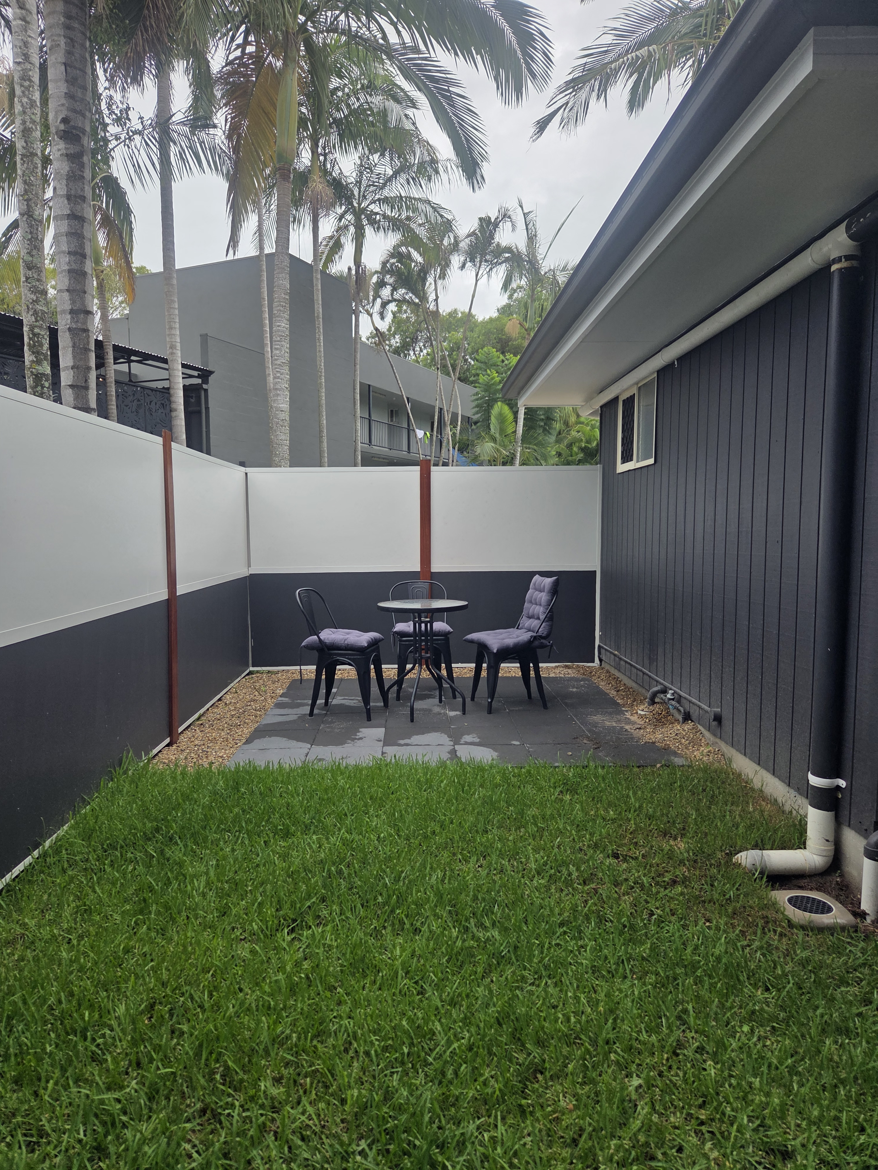 Cabin fully fenced, your own little crt yard