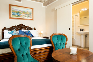 Suite Cortona breakfast in bed in Winter