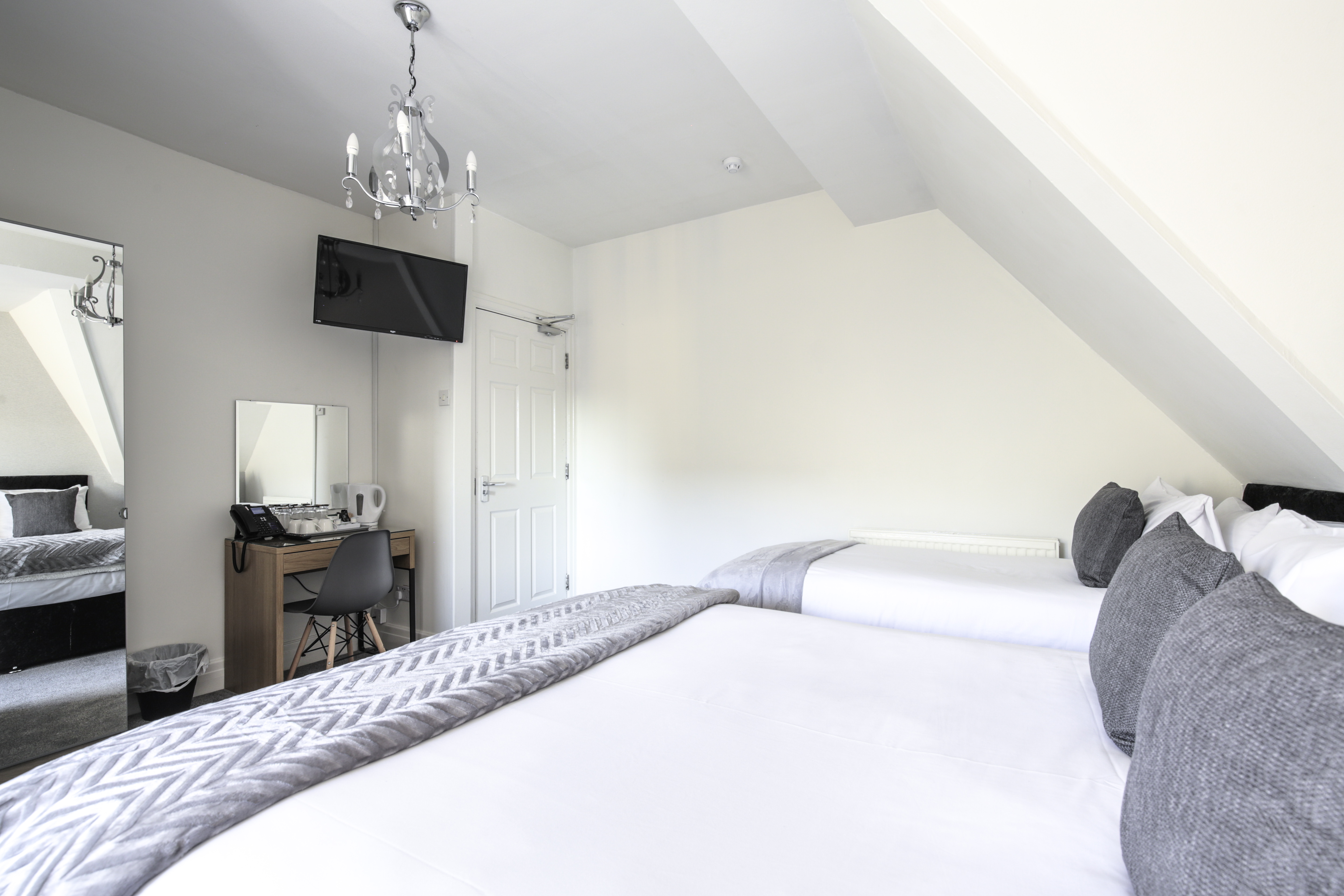 double room, Triple room, Quad Room, Twin Room, Single Room bed & breakfast, liverpool, sefton park, lake view, Ensuite