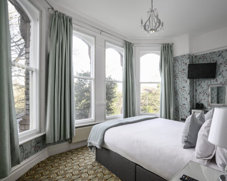 double room, Triple room, Quad Room, Twin Room, Single Room bed & breakfast, liverpool, sefton park, lake view, Ensuite
