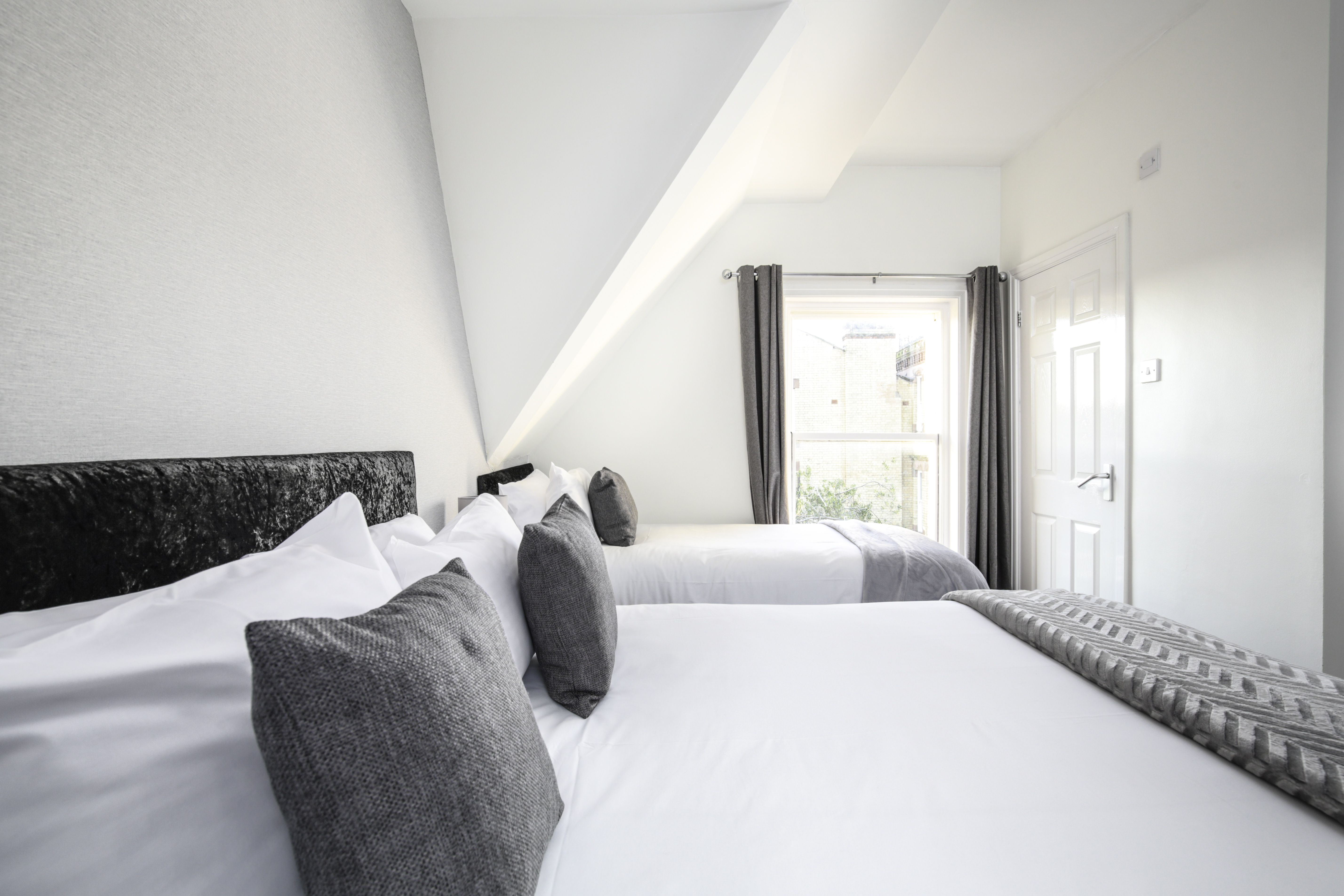 double room, Triple room, Quad Room, Twin Room, Single Room bed & breakfast, liverpool, sefton park, lake view, Ensuite