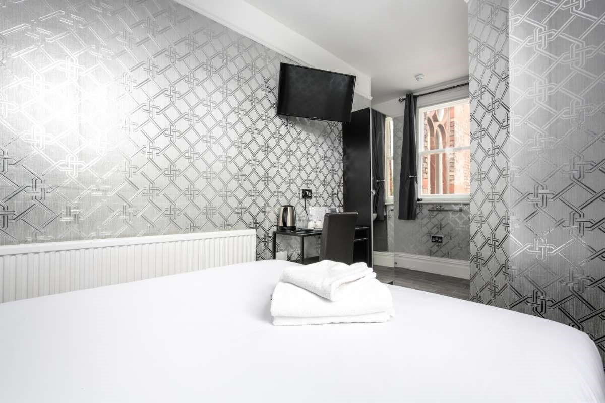 double room, Triple room, Quad Room, Twin Room, Single Room bed & breakfast, liverpool, sefton park, lake view, Ensuite