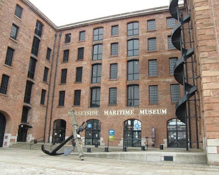 merseyside maritime museum, albert dock