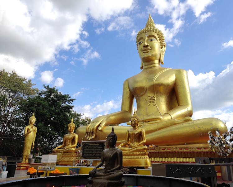 Wat Kao Phra Yai