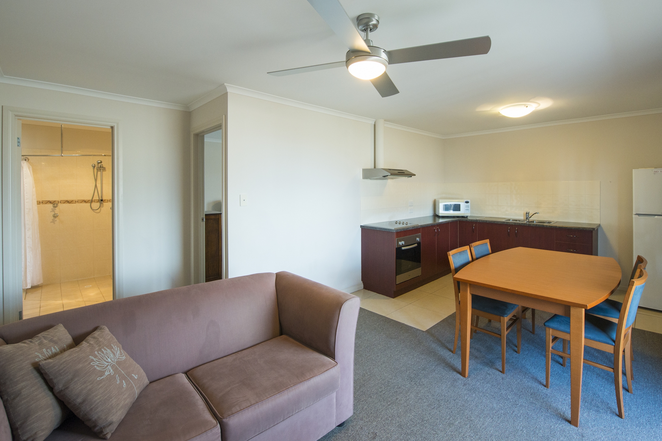 King studio suite Living area/kitchen at Port Vincent Motel and Apartments