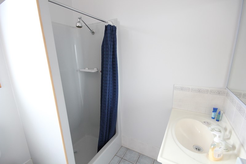 Standard Apartment bathroom at Port Vincent Motel and Apartments