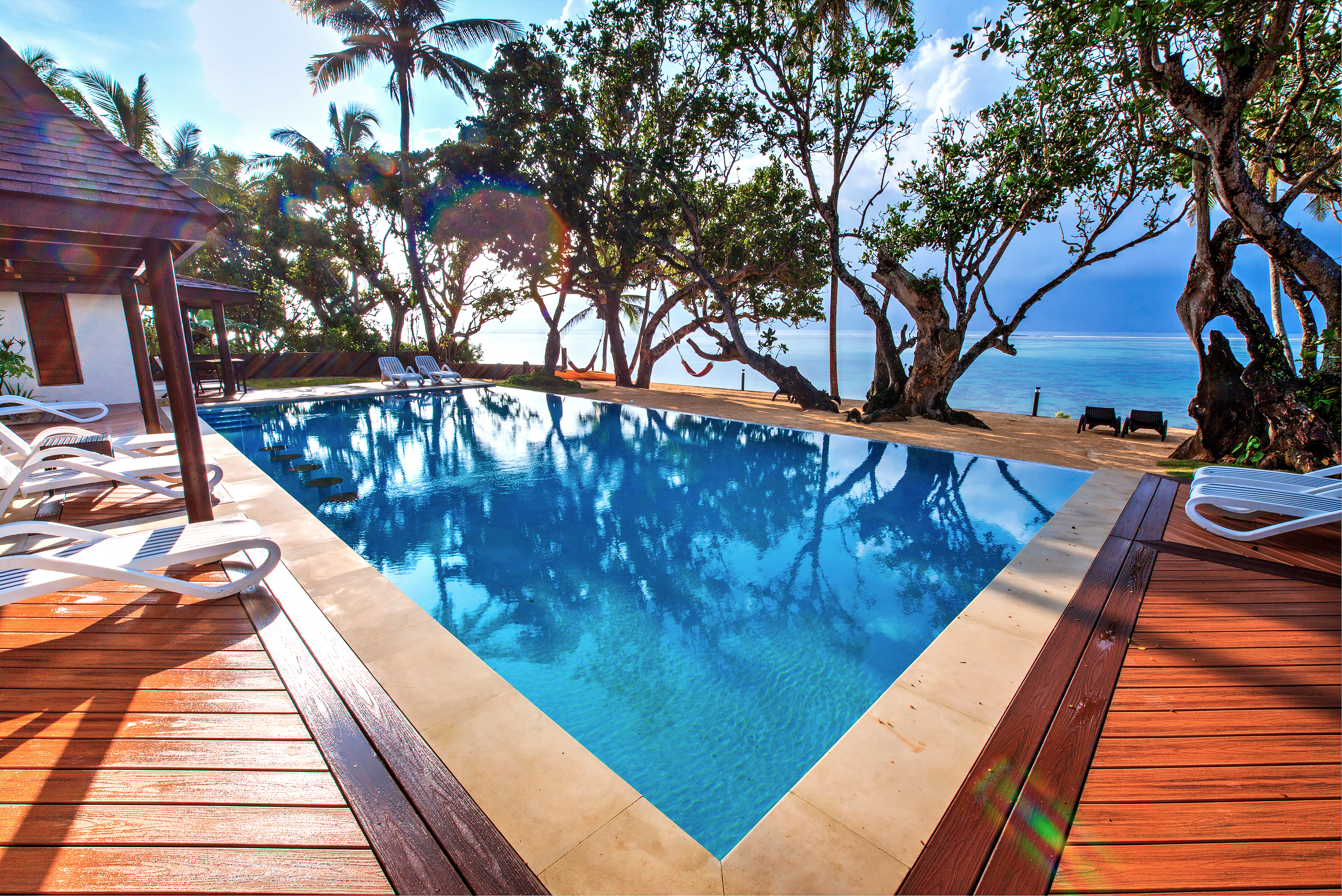swimming pool infinity coral coast Fiji beachfront hotel