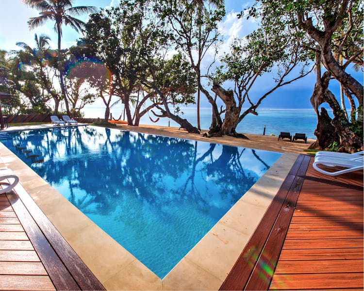 swimming pool infinity coral coast Fiji beachfront hotel