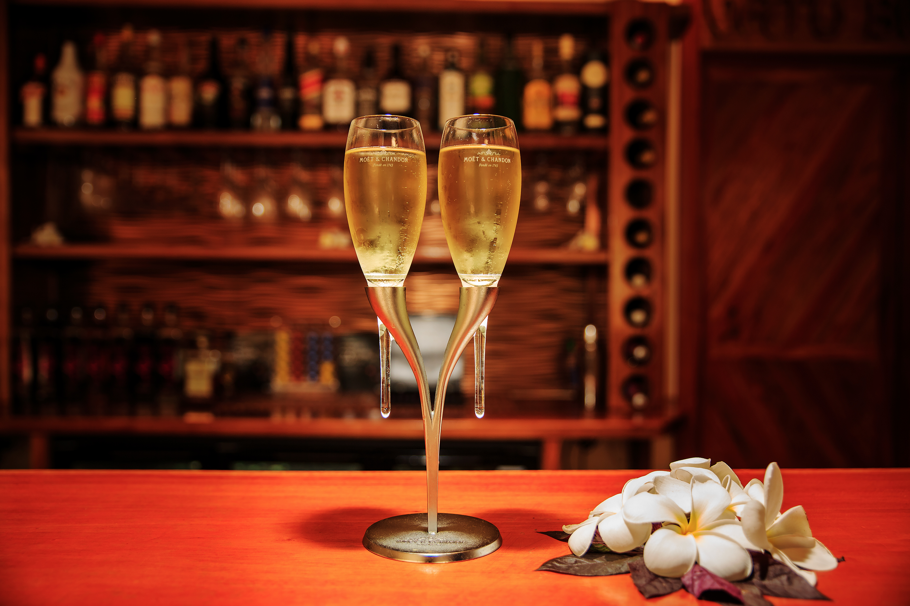 beachfront boutique hotel coral coast fiji bar drinks romantic couples escape