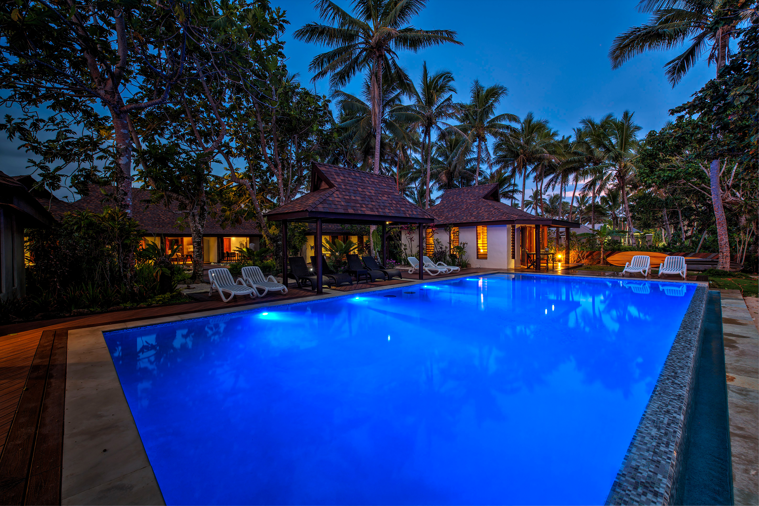 swimming pool infinity coral coast Fiji beachfront