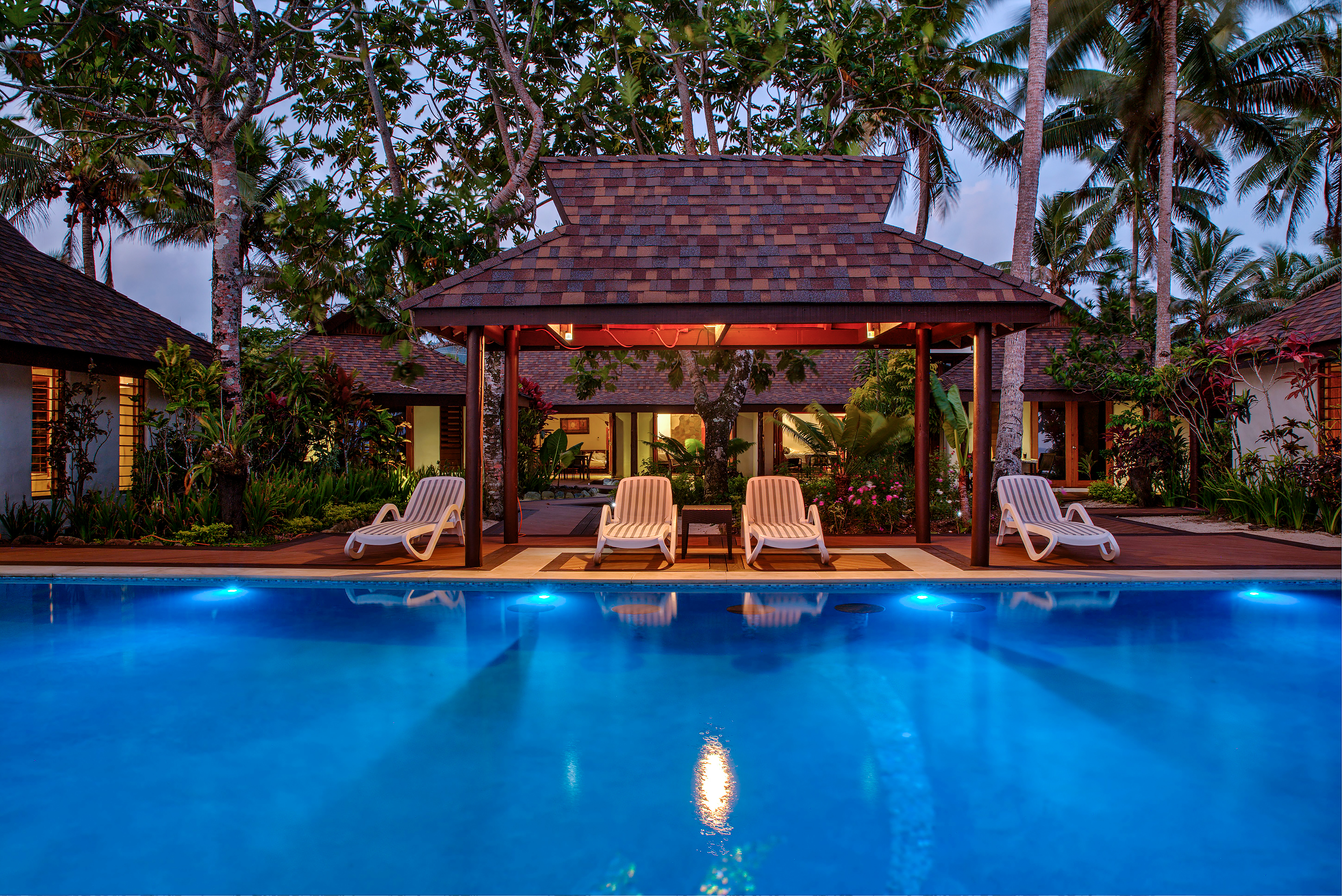 swimming pool infinity coral coast Fiji beachfront hotel