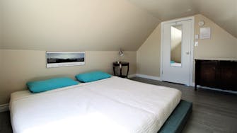 Twillingate Newfoundland Hostel Accommodation Hi Tides Hostel Room 7 - One King bed