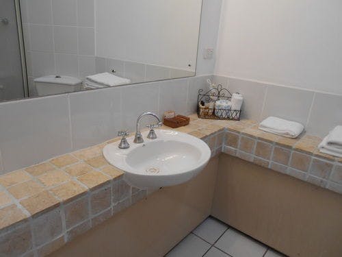 Standard Room (Bathroom)