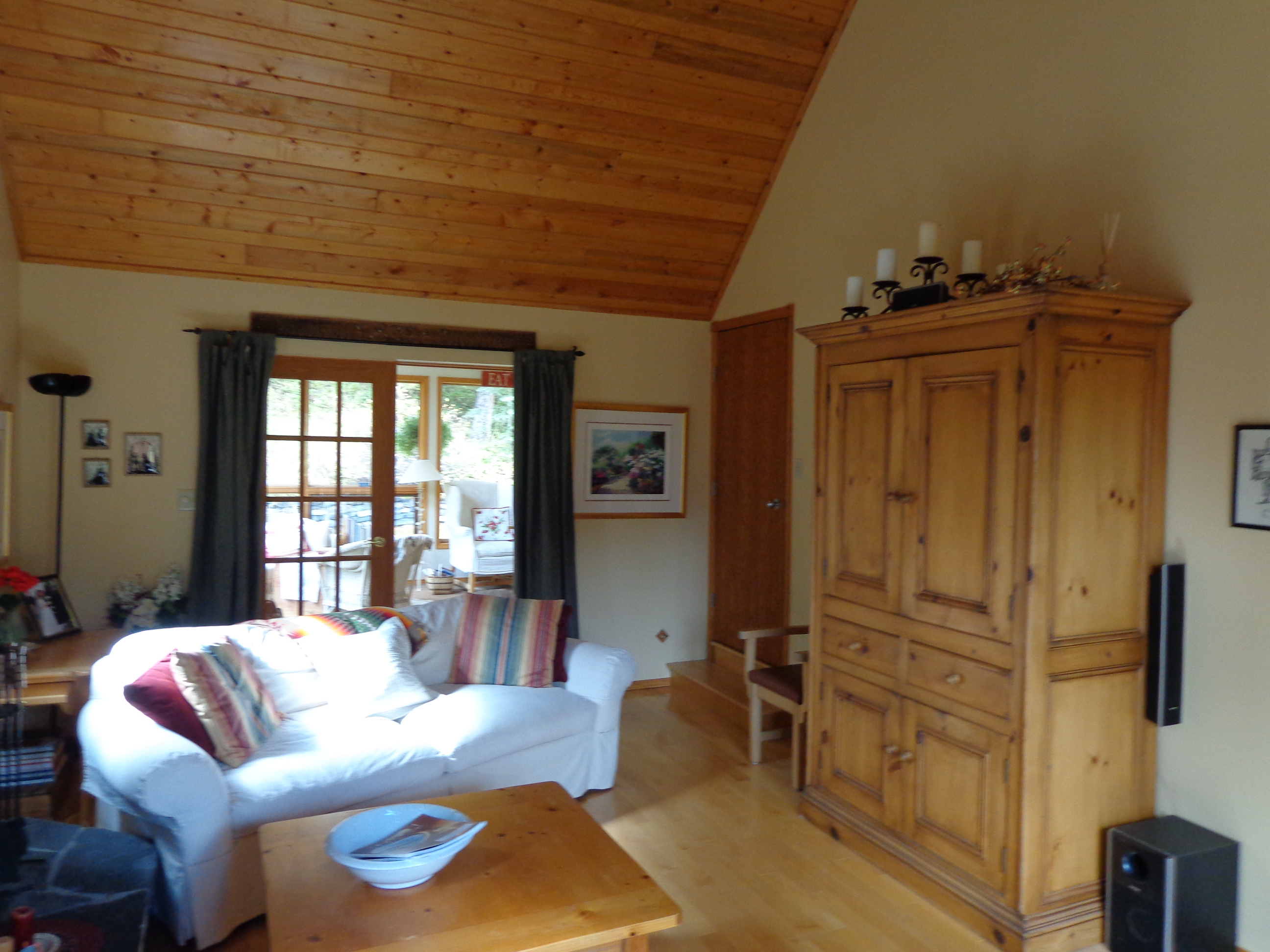 TV, WIFI, stereo available in our luxurious living area