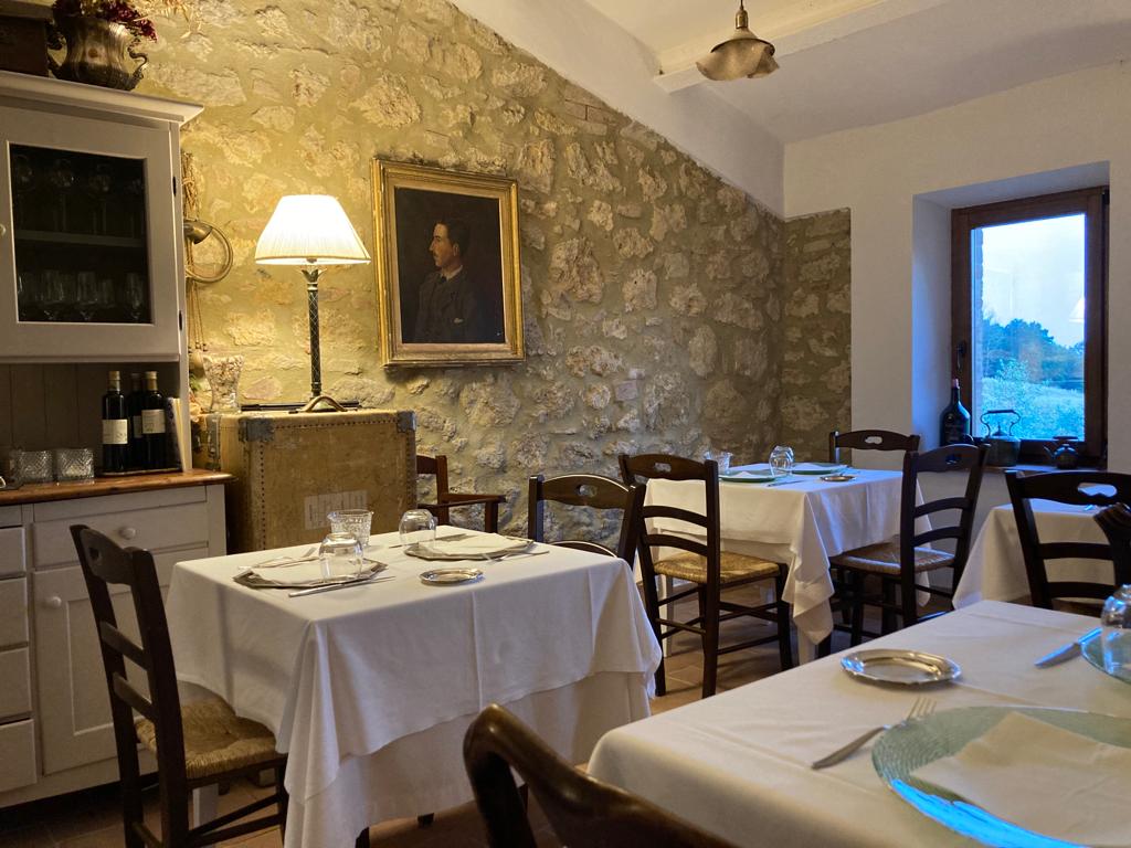 Rustic style restaurant at Podere La Paolina