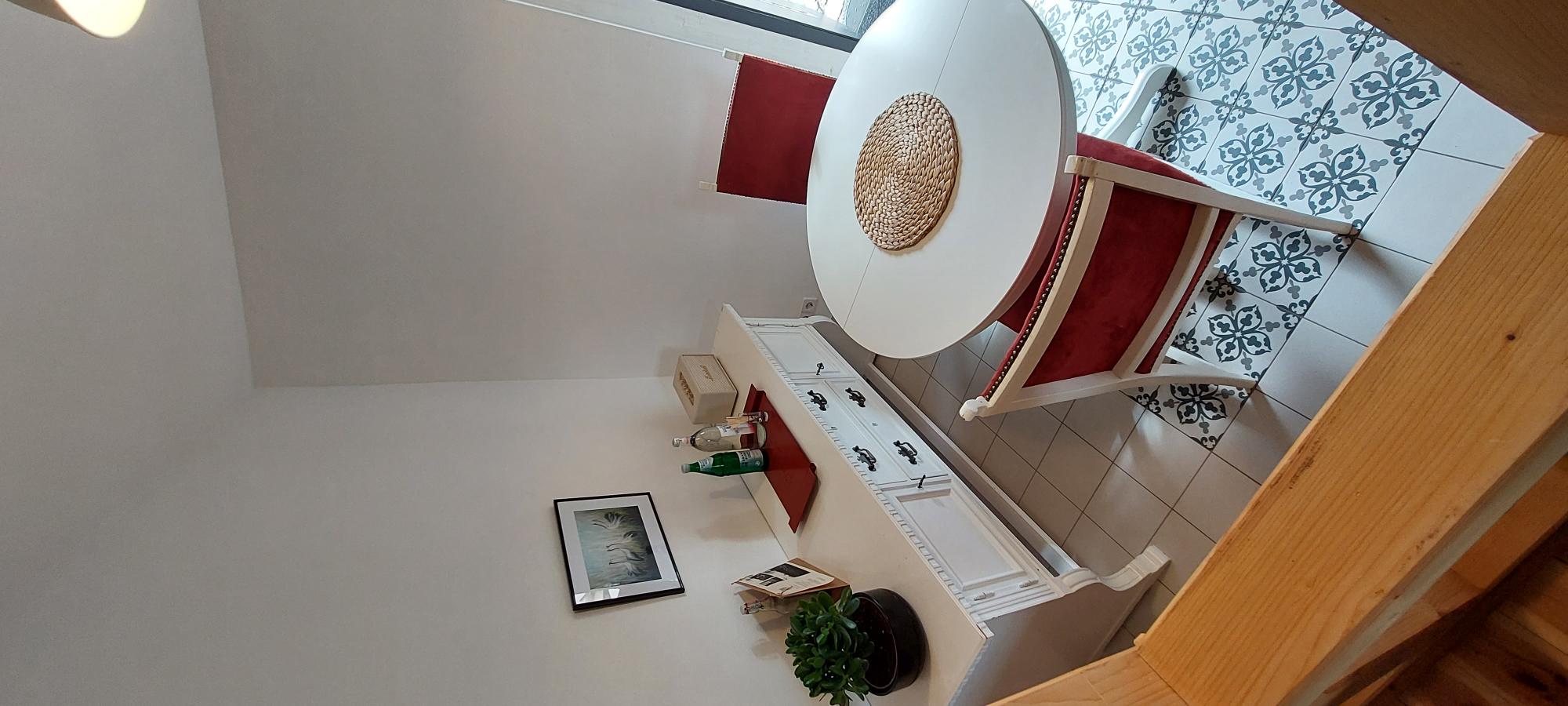 Oak Studio dining area