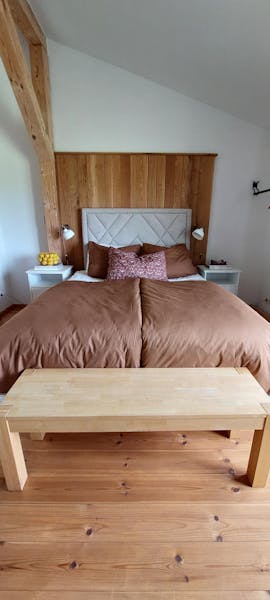 Oak Studio bedroom - open plan with 160cm bed